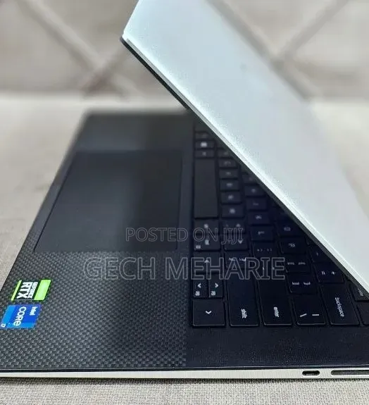 New Laptop Dell XPS 15 32GB Intel Core i7 SSD 512GB