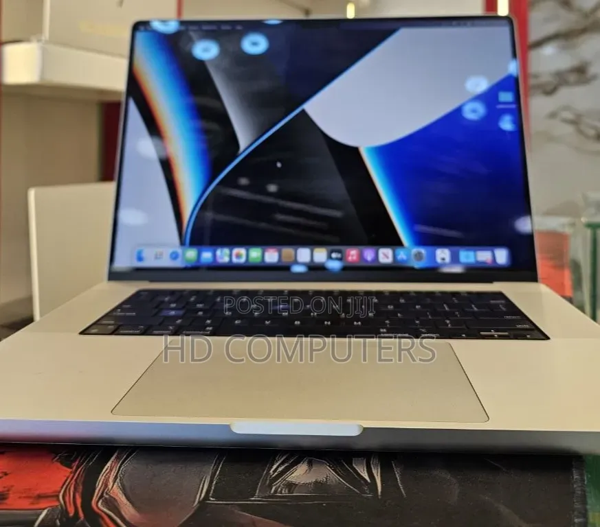 New Laptop Apple MacBook Pro 2021 M1 16GB Apple M1 Pro SSD 512GB