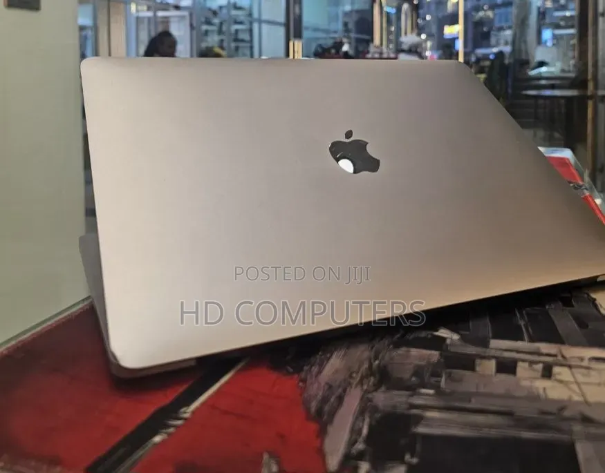 New Laptop Apple MacBook Pro 2020 16GB Apple M1 Pro SSD 256GB