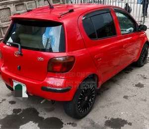 Toyota Vitz 1.0 FWD 5dr 2004 Red