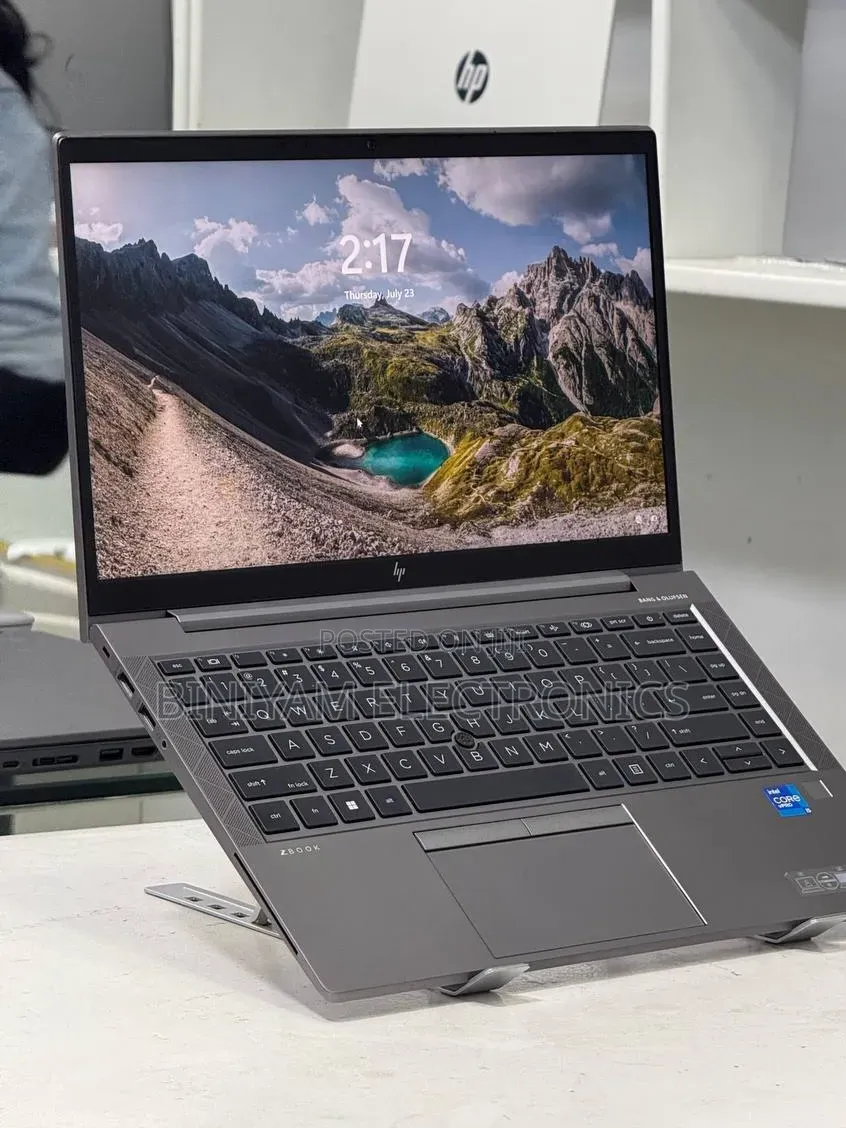 New Laptop HP ZBook Firefly 14 G11 16GB Intel Core i5 SSD 512GB