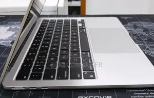 New Laptop Apple MacBook Air 2022 M2 8GB Apple M2 SSD 256GB