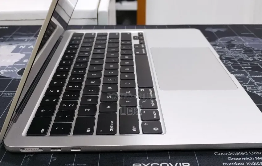 New Laptop Apple MacBook Air 2022 M2 8GB Apple M2 SSD 256GB