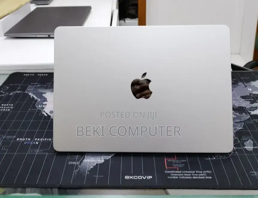 New Laptop Apple MacBook Air 2022 M2 8GB Apple M2 SSD 256GB