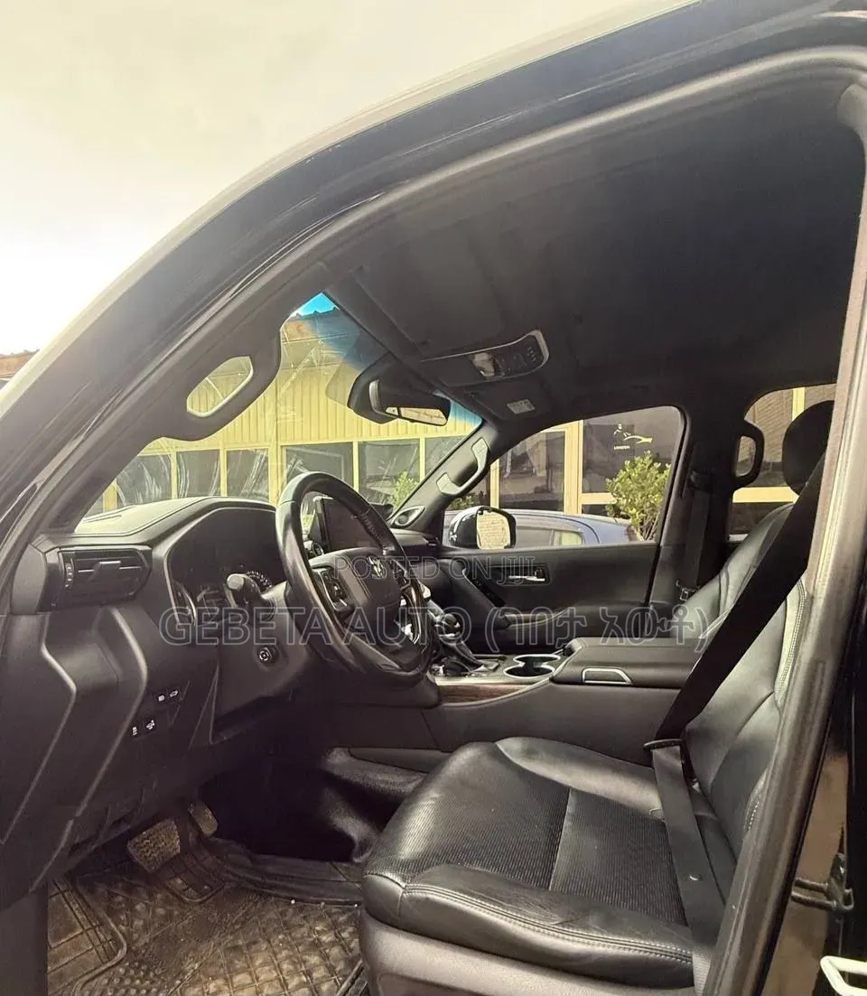 Toyota Land Cruiser LC300 2022