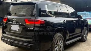 Toyota Land Cruiser LC300 2022