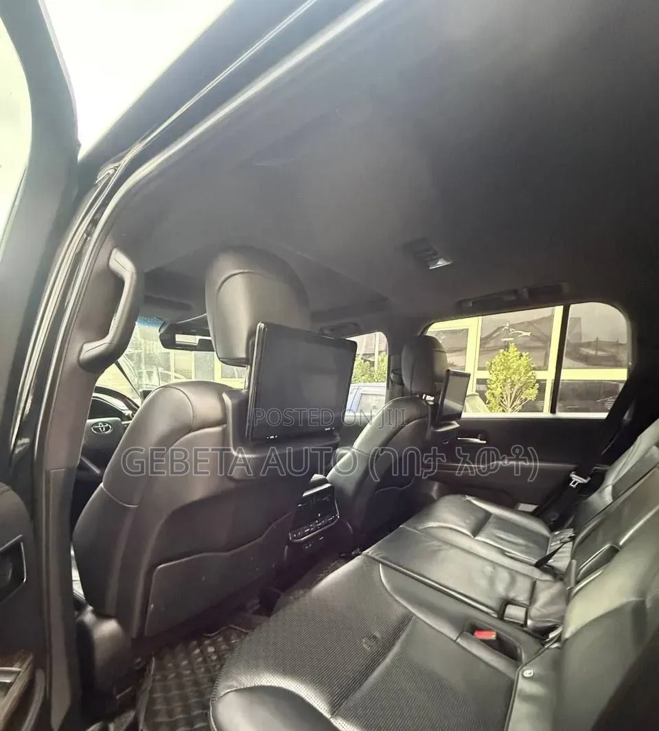 Toyota Land Cruiser LC300 2022