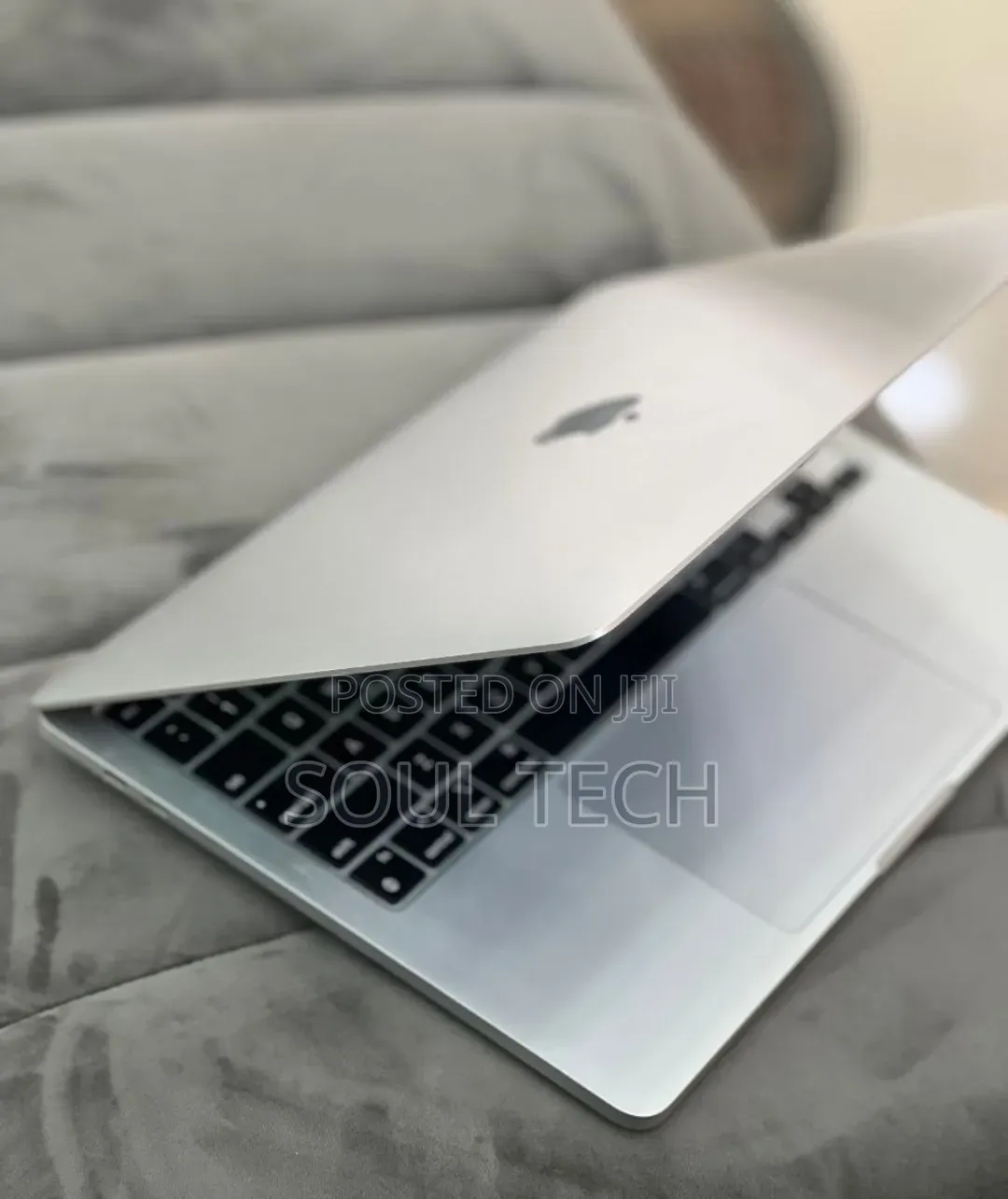 New Laptop Apple MacBook Pro 2022 M2 8GB Apple M2 SSD 512GB