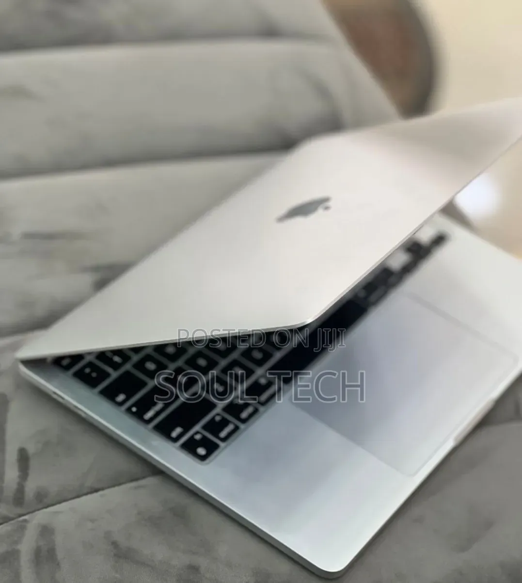 New Laptop Apple MacBook Pro 2022 M2 8GB Apple M2 SSD 512GB