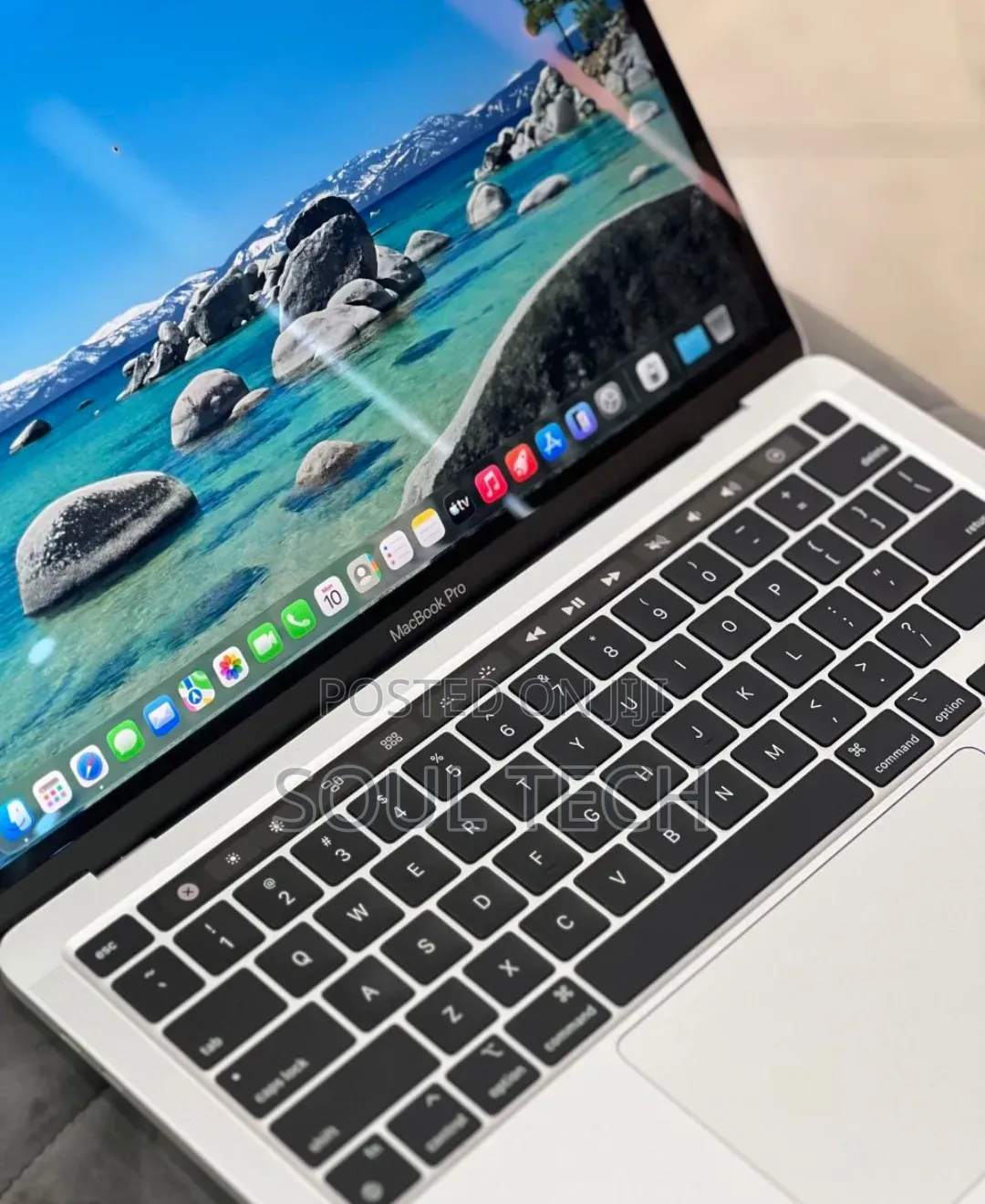 New Laptop Apple MacBook Pro 2022 M2 8GB Apple M2 SSD 512GB