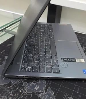 New Laptop Lenovo 8GB Intel Core i5 SSD 512GB