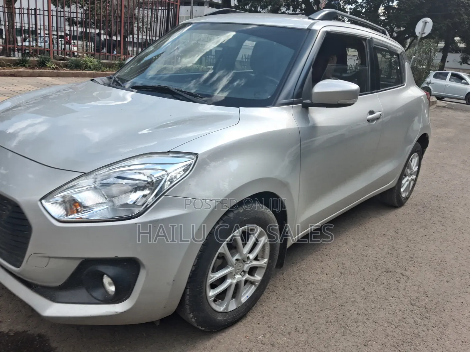 Suzuki Swift 2021 Silver