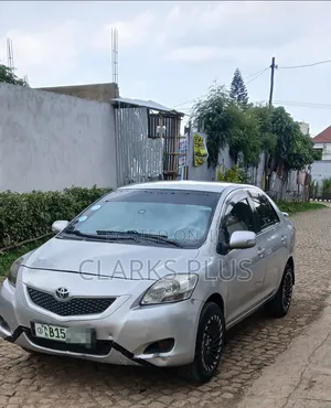 Toyota Belta 2010 Silver