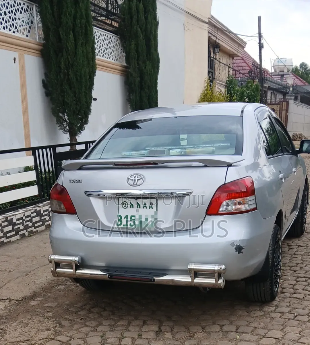 Toyota Belta 2010 Silver