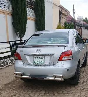 Toyota Belta 2010 Silver