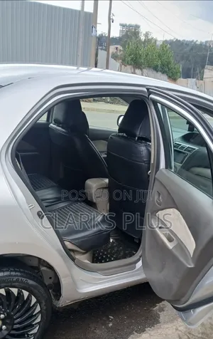 Toyota Belta 2010 Silver