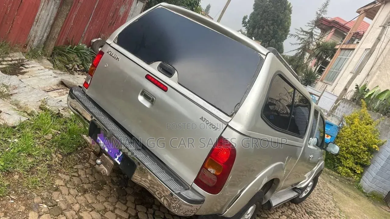 Toyota Hilux 2010 Beige