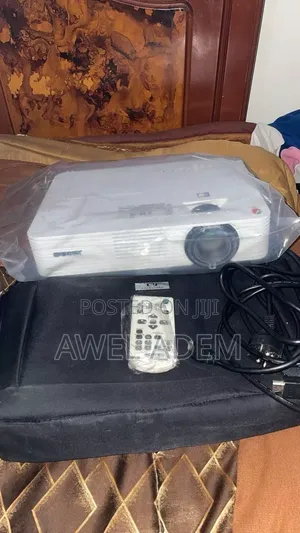Sony VPL-DX221 XGA 3LCD Multimedia Projector 2,800 Lumens
