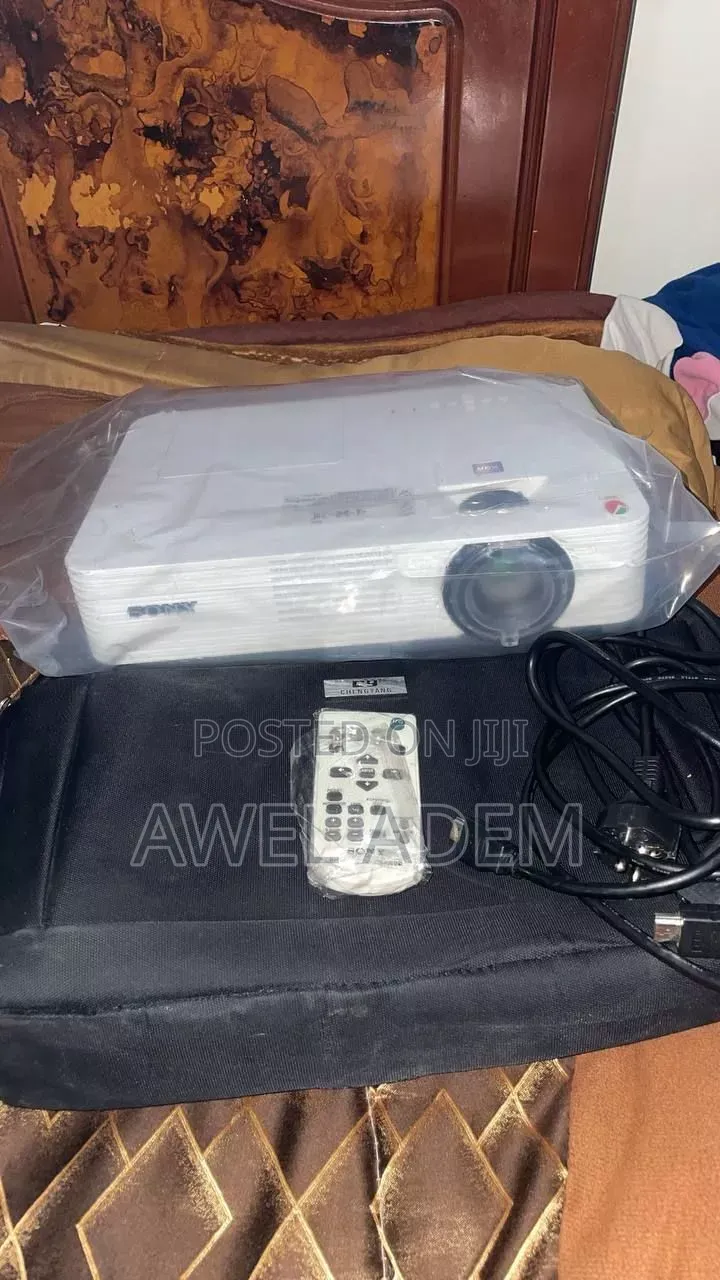 Sony VPL-DX221 XGA 3LCD Multimedia Projector 2,800 Lumens