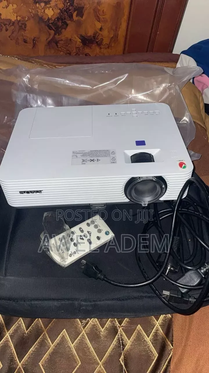 Sony VPL-DX221 XGA 3LCD Multimedia Projector 2,800 Lumens
