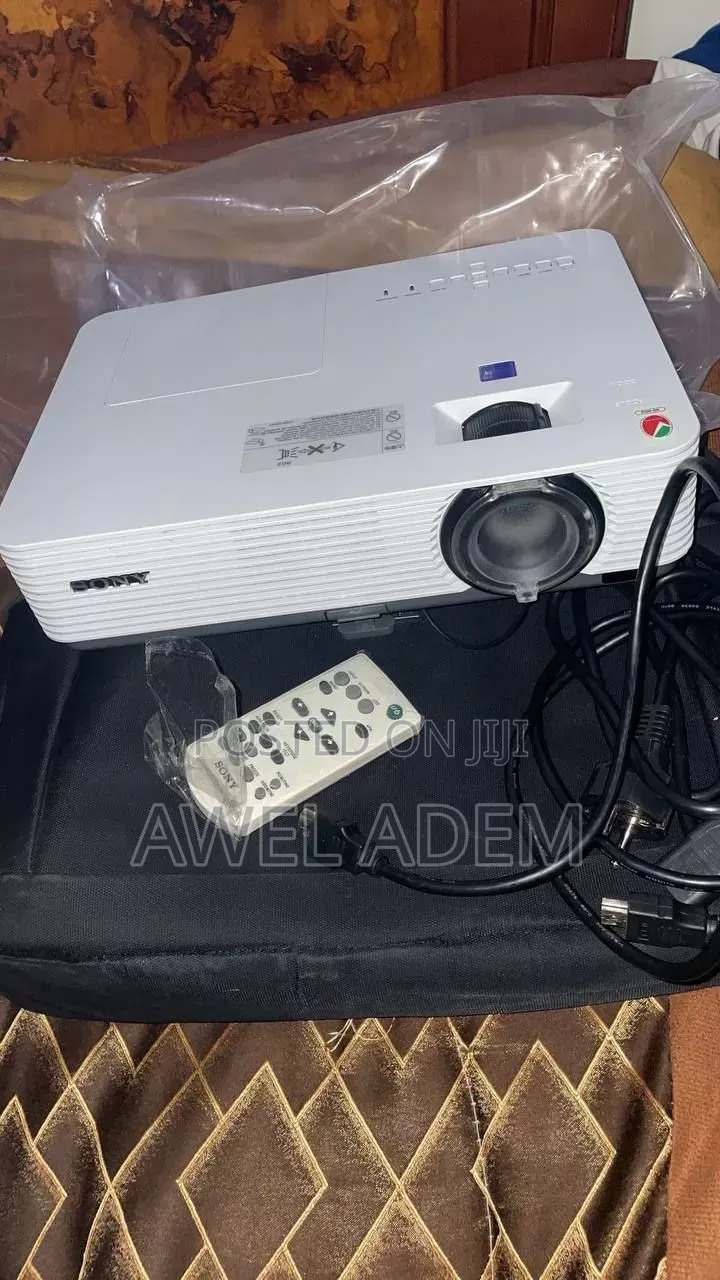 Sony VPL-DX221 XGA 3LCD Multimedia Projector 2,800 Lumens