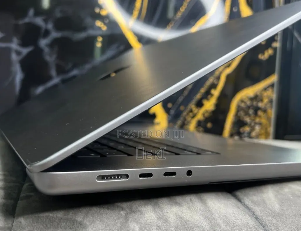 New Laptop Apple MacBook Pro 2021 M1 16GB Apple M1 SSD 512GB
