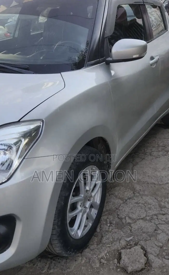 Suzuki Swift 2021 Silver