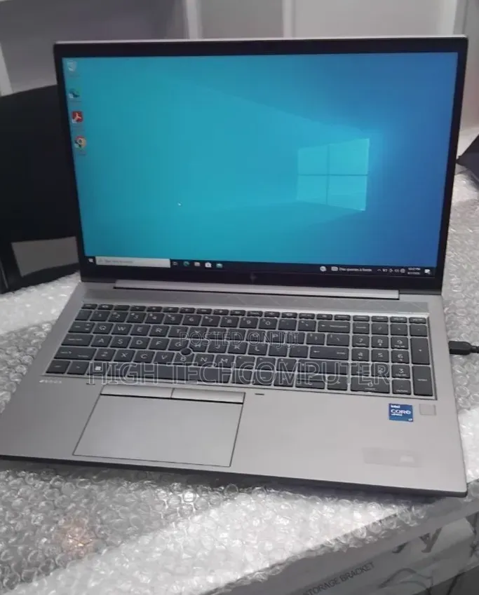 New Laptop HP ZBook Firefly G8 16GB Intel Core i7 SSD 512GB