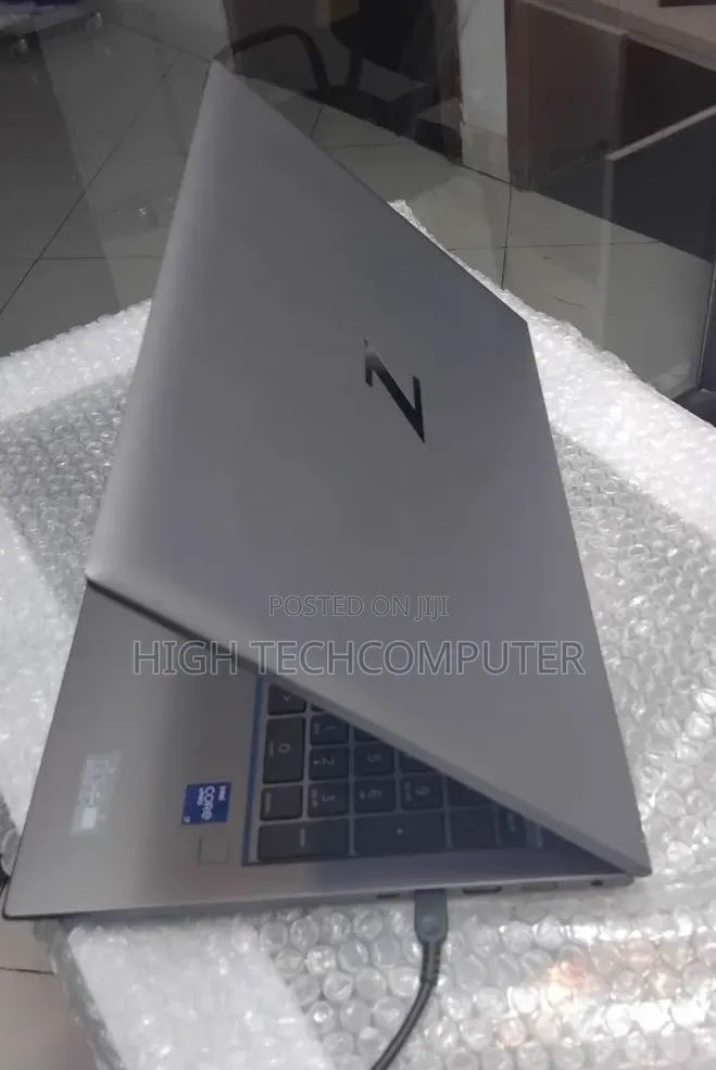 New Laptop HP ZBook Firefly G8 16GB Intel Core i7 SSD 512GB