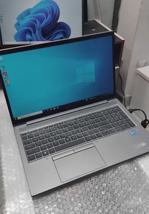 New Laptop HP ZBook Firefly G8 16GB Intel Core i7 SSD 512GB