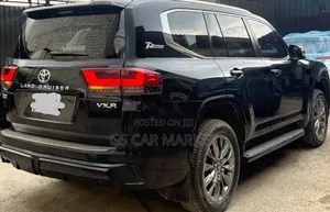 Toyota Land Cruiser LC300 2022 Black