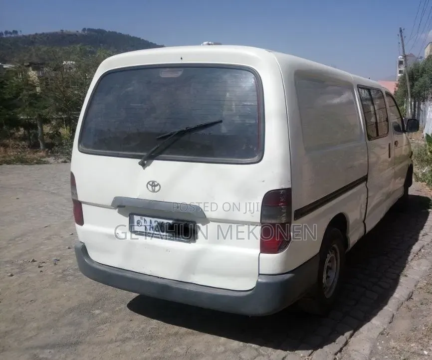 Car 2005 White