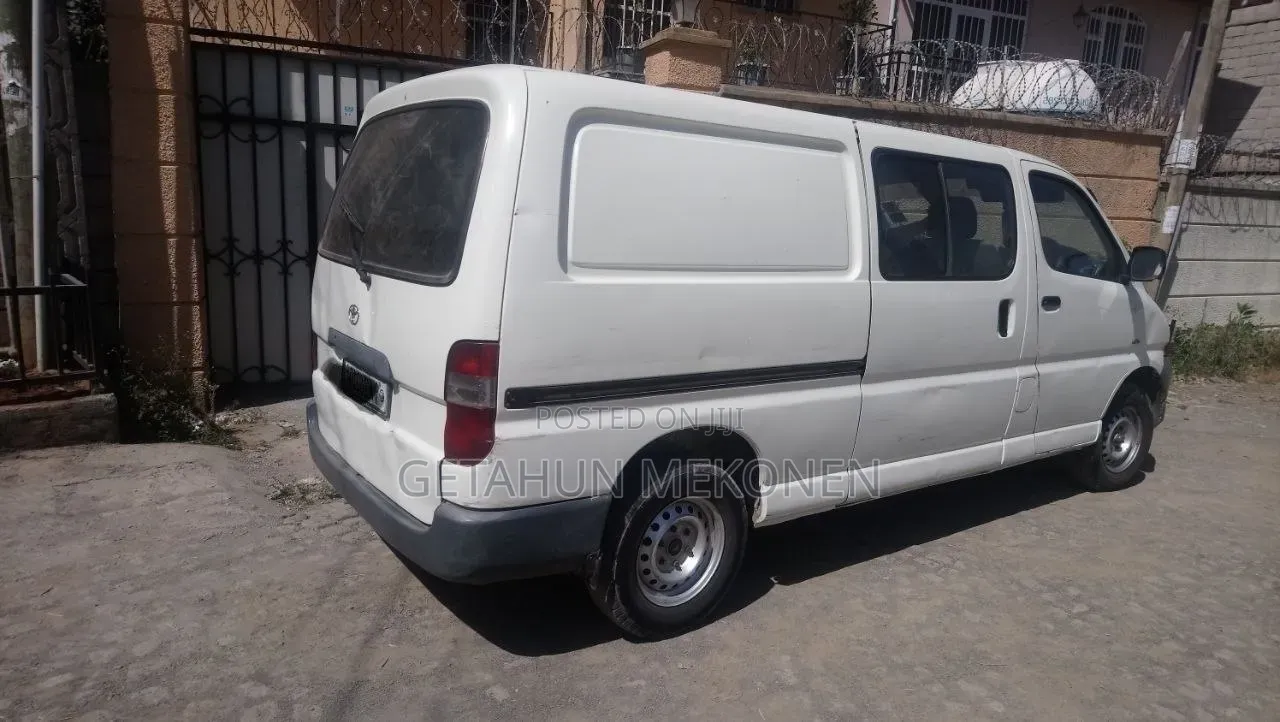 Car 2005 White