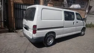 Car 2005 White