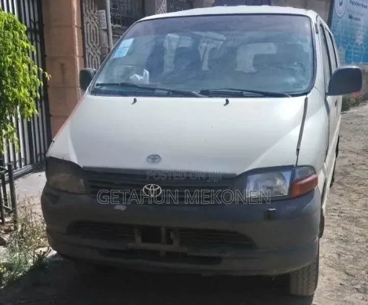 Car 2005 White
