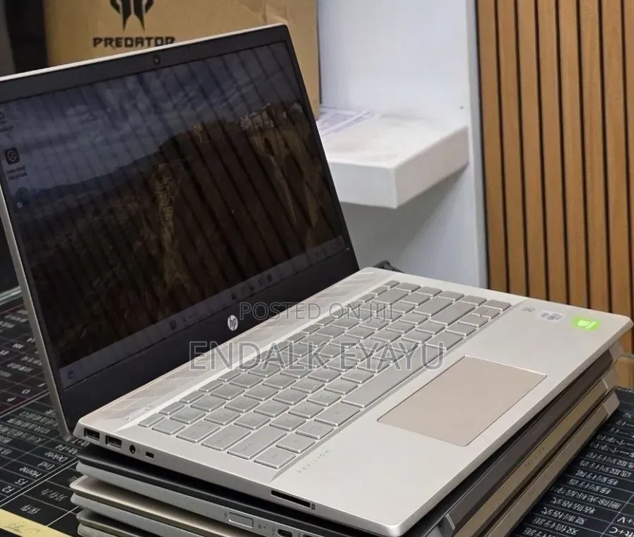 New Laptop HP Pavilion 14 8GB Intel Core i5 SSD 512GB