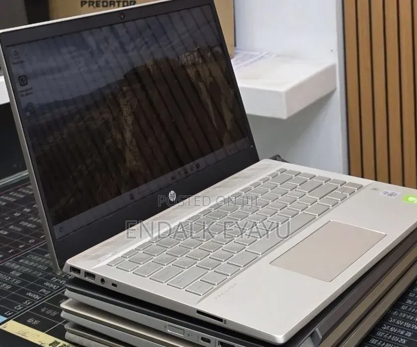 New Laptop HP Pavilion 14 8GB Intel Core i5 SSD 512GB