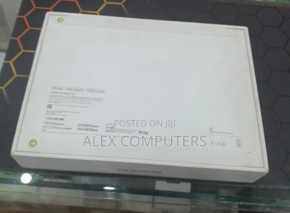 New Laptop Apple MacBook 16GB Apple M5 Pro SSD 512GB
