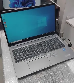 New Laptop HP ZBook Firefly G8 16GB Intel Core i7 SSD 512GB