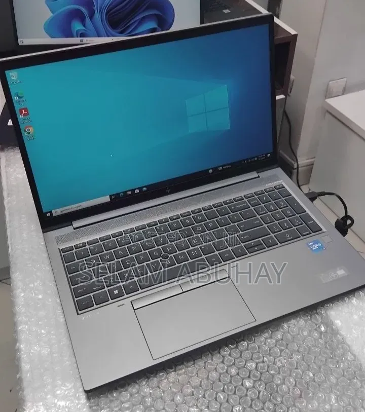 New Laptop HP ZBook Firefly G8 16GB Intel Core i7 SSD 512GB