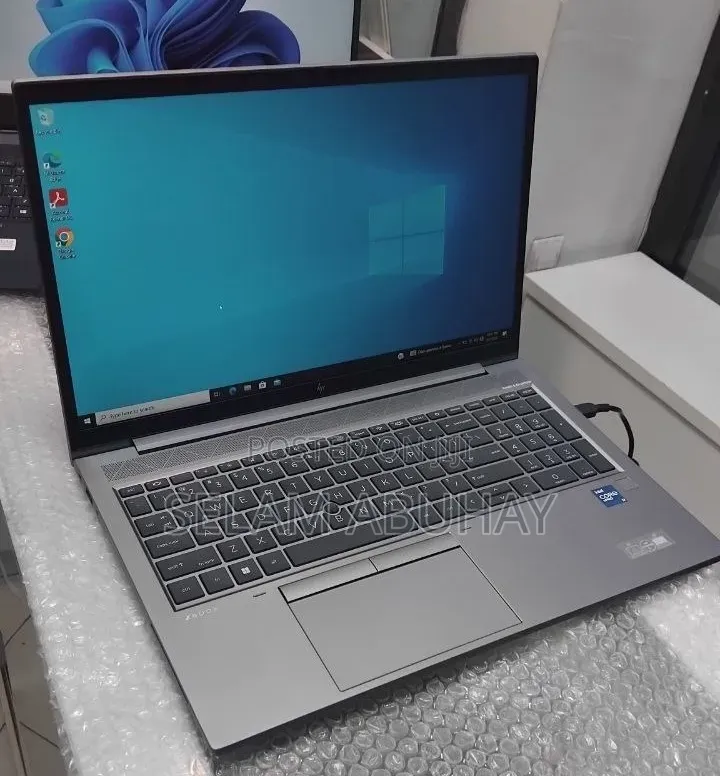 New Laptop HP ZBook Firefly G8 16GB Intel Core i7 SSD 512GB