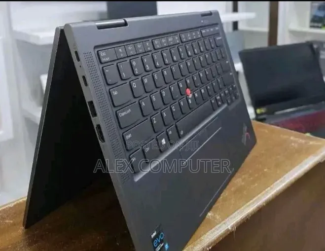 New Laptop Lenovo ThinkPad X390 Yoga 16GB Intel Core i7 SSD 512GB