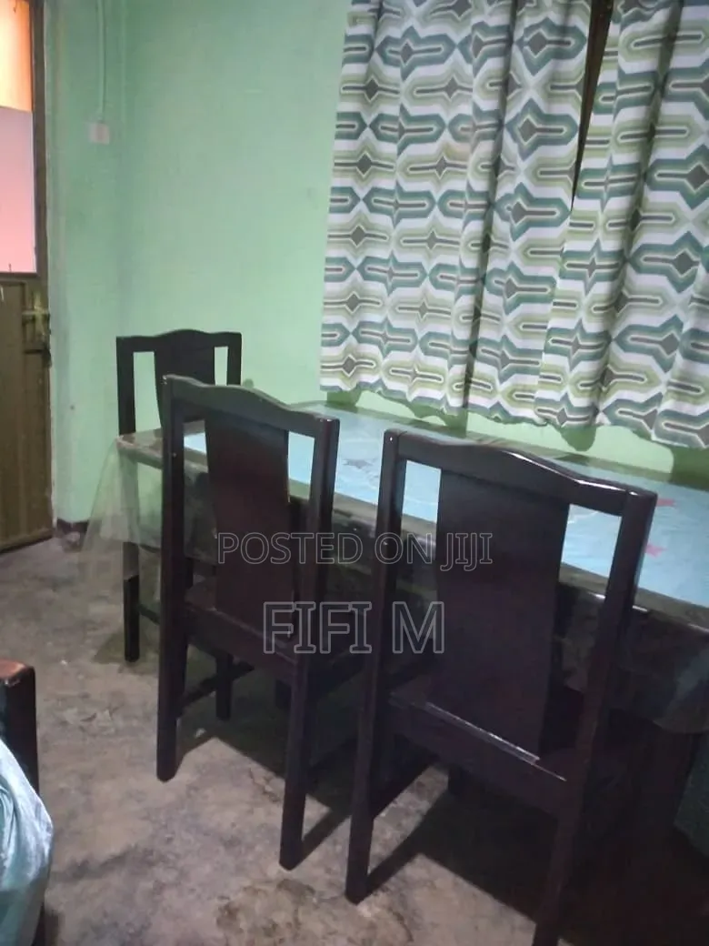 Dining Table With 4 Chair