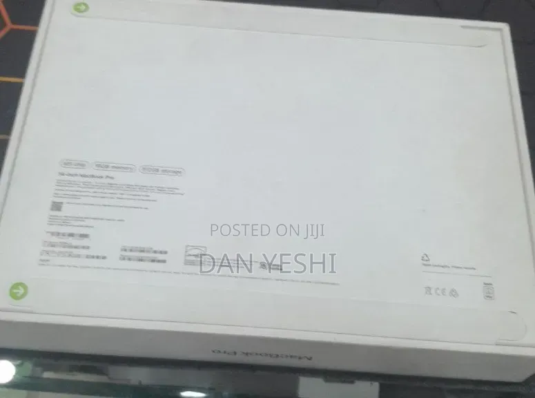 New Laptop Apple MacBook Pro 16GB Apple M5 SSD 512GB