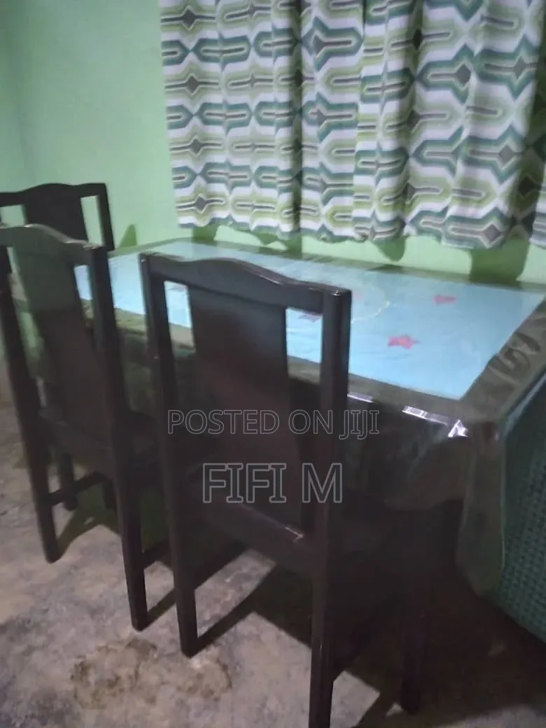 Dining Table With 4 Chair