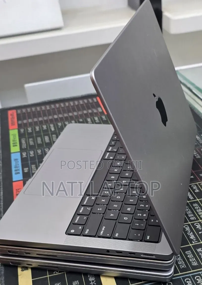 New Laptop Apple MacBook Pro 2021 M1 32GB Apple M1 Pro SSD 512GB