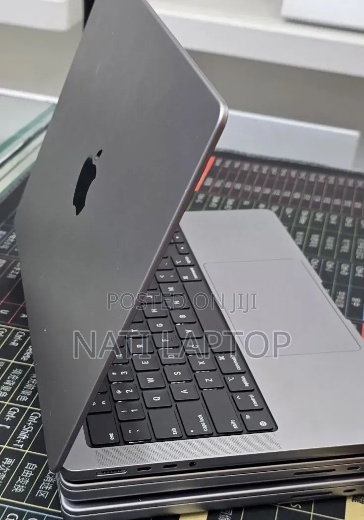 New Laptop Apple MacBook Pro 2021 M1 32GB Apple M1 Pro SSD 512GB