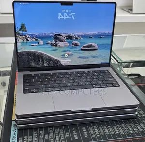 New Laptop Apple MacBook Pro 2021 M1 32GB Apple M1 Pro SSD 512GB