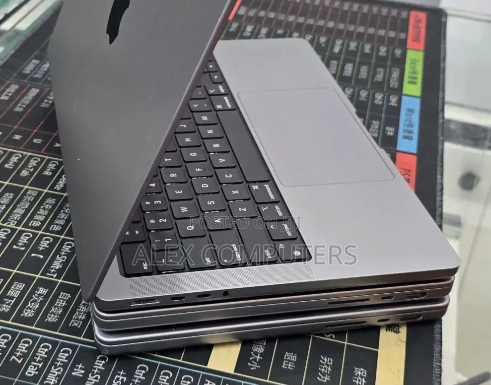 New Laptop Apple MacBook Pro 2021 M1 32GB Apple M1 Pro SSD 512GB