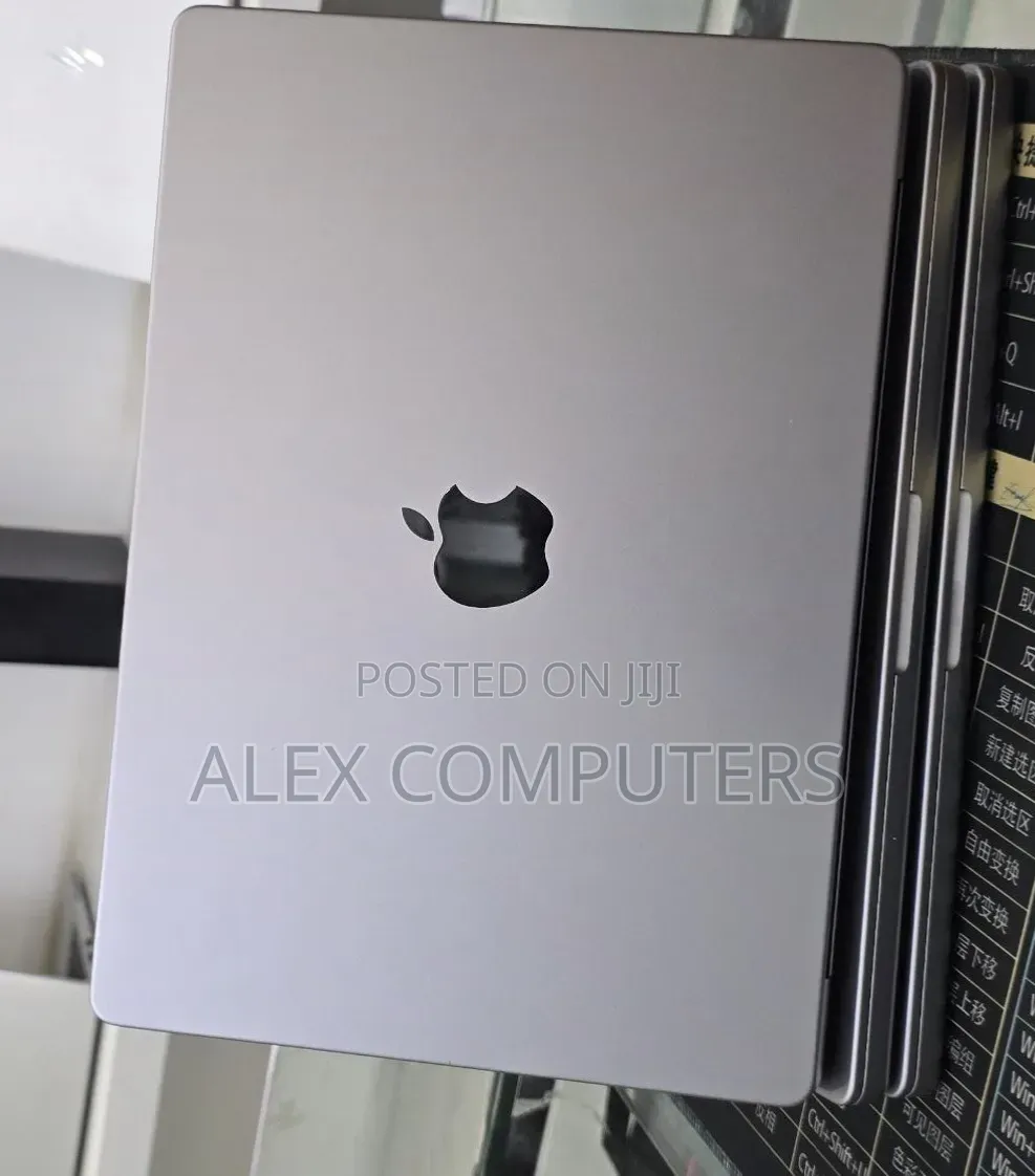 New Laptop Apple MacBook Pro 2021 M1 32GB Apple M1 Pro SSD 512GB